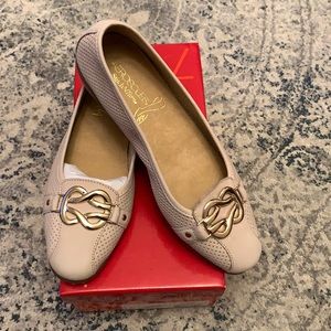 Brand new Aerosoles flat memory foam comfort shoe